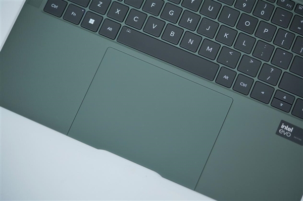 全球首發(fā)磁吸攝像頭！榮耀MagicBook Art 14圖賞