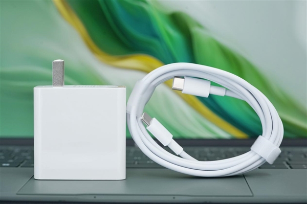 全球首發(fā)磁吸攝像頭！榮耀MagicBook Art 14圖賞