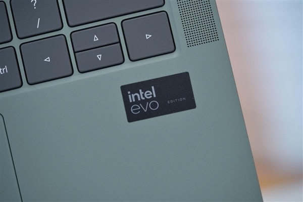 全球首發(fā)磁吸攝像頭！榮耀MagicBook Art 14圖賞