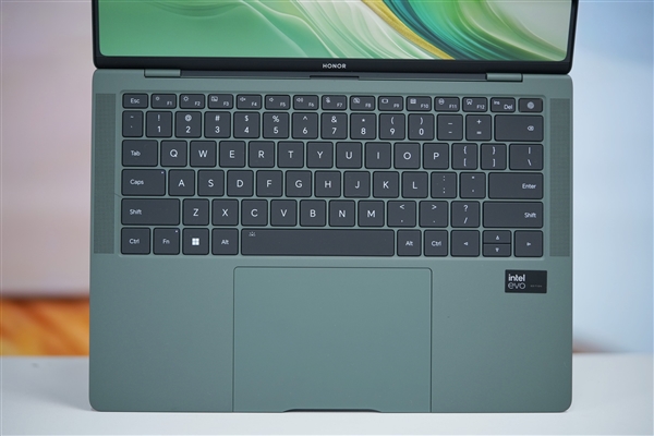 全球首發(fā)磁吸攝像頭！榮耀MagicBook Art 14圖賞