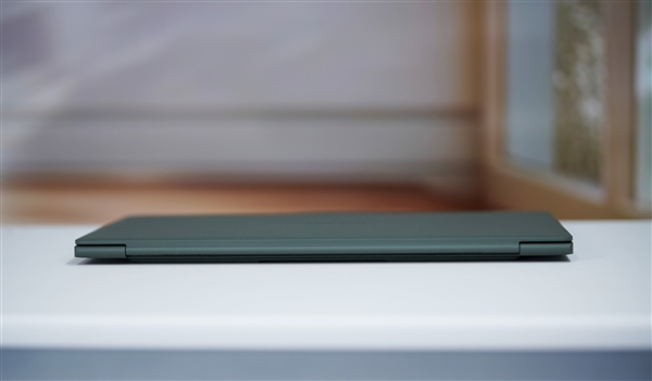 全球首發(fā)磁吸攝像頭！榮耀MagicBook Art 14圖賞