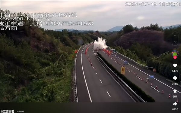 司機(jī)使用輔助駕駛時看手機(jī)釀事故 不減速撞上前車：網(wǎng)友喊話為何不開華為