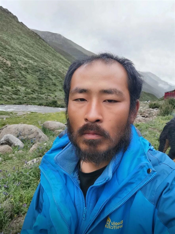 00后小伙失戀后徒步西藏成大爺:頭發(fā)一把把掉