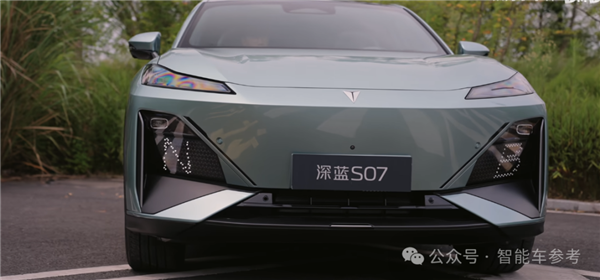 史上便宜華為智駕車！深藍(lán)S07視覺輕松挑戰(zhàn)重慶魔鬼高架
