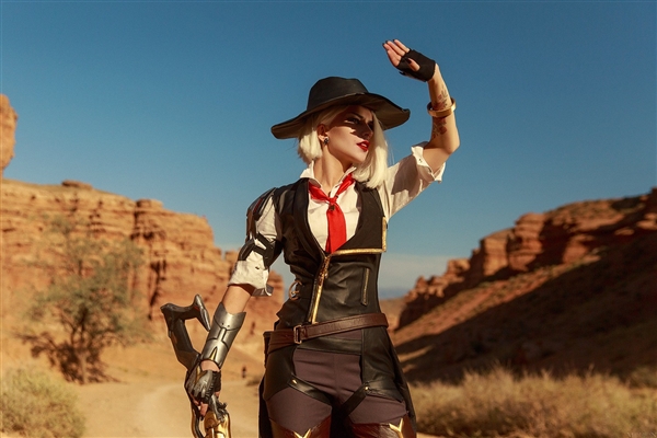 美女COS《艾爾登法環(huán)》美圖：性感熱辣 氣質(zhì)還原