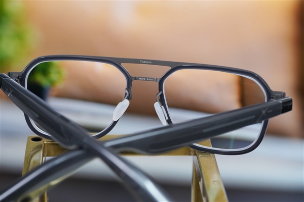 30.9克超輕設(shè)計(jì)！界環(huán)AI音頻眼鏡圖賞