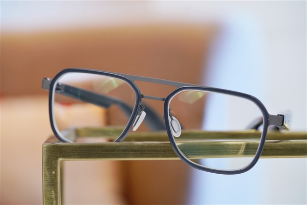 30.9克超輕設(shè)計(jì)！界環(huán)AI音頻眼鏡圖賞