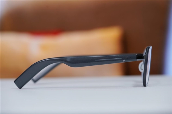 30.9克超輕設(shè)計(jì)！界環(huán)AI音頻眼鏡圖賞