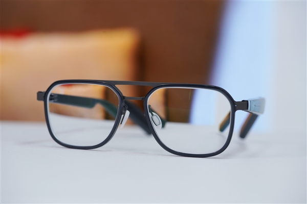 30.9克超輕設(shè)計(jì)！界環(huán)AI音頻眼鏡圖賞