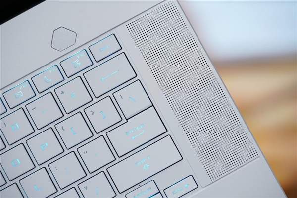 LED光線矩陣吸睛！ROG幻16 Air銳龍AI版圖賞