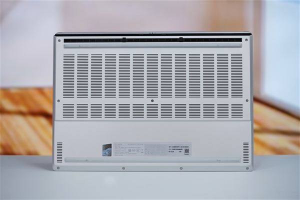 LED光線矩陣吸睛！ROG幻16 Air銳龍AI版圖賞