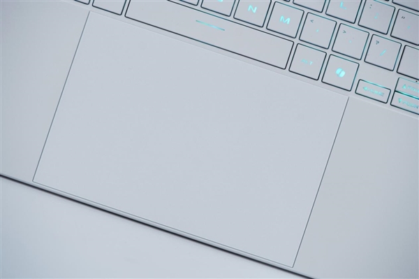 LED光線矩陣吸睛！ROG幻16 Air銳龍AI版圖賞