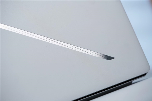 LED光線矩陣吸睛！ROG幻16 Air銳龍AI版圖賞