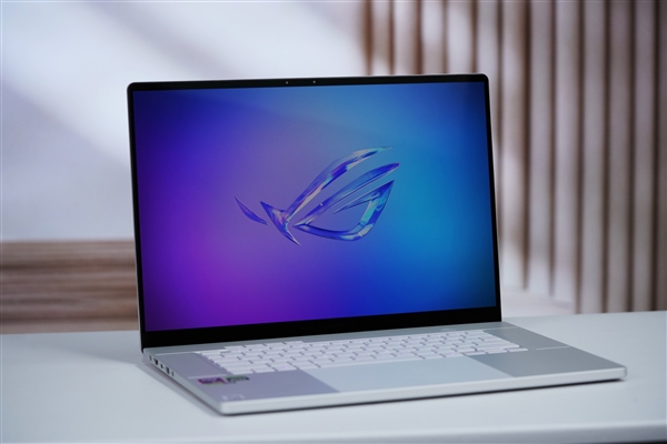 LED光線矩陣吸睛！ROG幻16 Air銳龍AI版圖賞