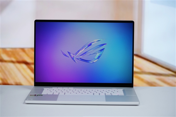 LED光線矩陣吸睛！ROG幻16 Air銳龍AI版圖賞