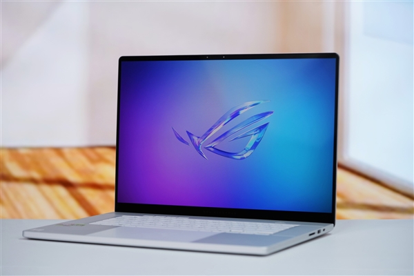 LED光線矩陣吸睛！ROG幻16 Air銳龍AI版圖賞