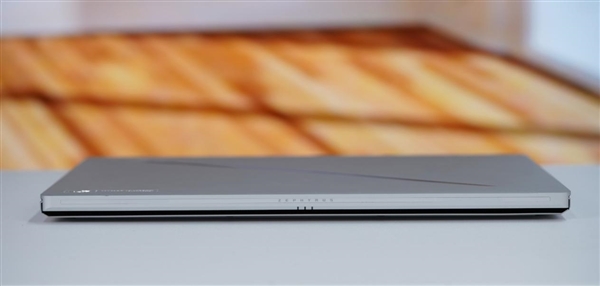 LED光線矩陣吸睛！ROG幻16 Air銳龍AI版圖賞