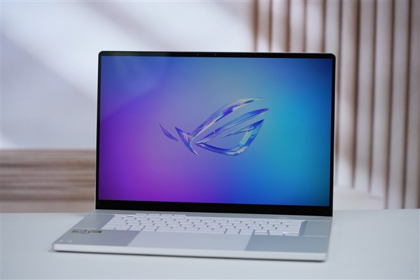 LED光線矩陣吸睛！ROG幻16 Air銳龍AI版圖賞