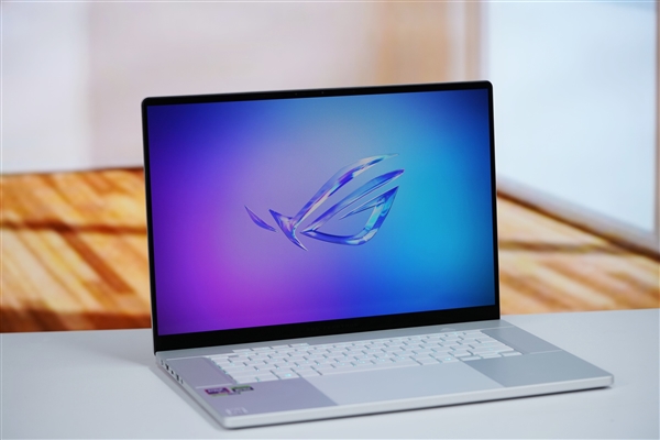 LED光線矩陣吸睛！ROG幻16 Air銳龍AI版圖賞