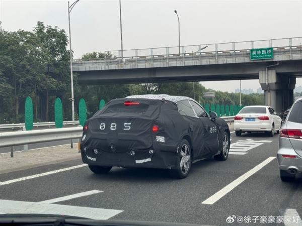 雷軍憋大招！小米SUV新諜照曝光：比SU7大多了、神似法拉利Purosangue