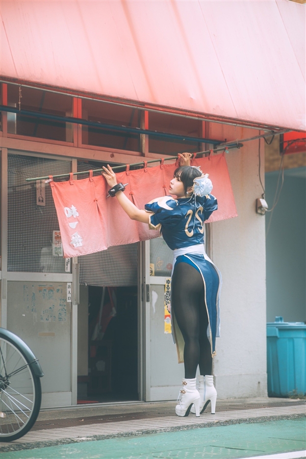 日本美女腿姐COS《街霸》春麗:肉腿完美還原