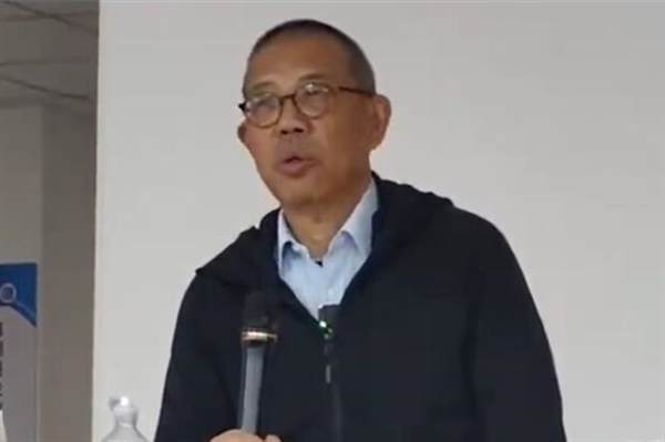 員工稱胖東來不賣農(nóng)夫山泉綠瓶水 鐘睒睒稱長(zhǎng)期喝一定有問題
