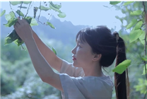 李子柒亮相漢服之夜：網(wǎng)友直呼李子柒穿綠色唐朝襦裙太絕了