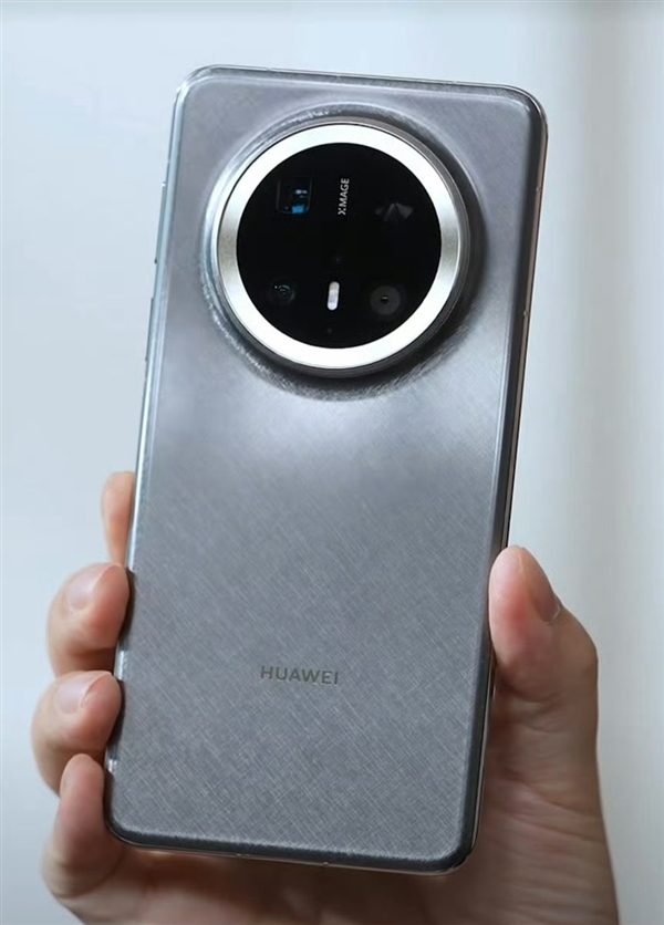 華為年度機(jī)皇！Mate 70 RS非凡大師外觀曝光：采用八邊形鏡頭設(shè)計
