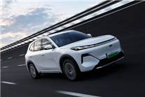 9.98萬的吉利星艦7 EM-i上市 五款配置怎么選：無腦沖高配！