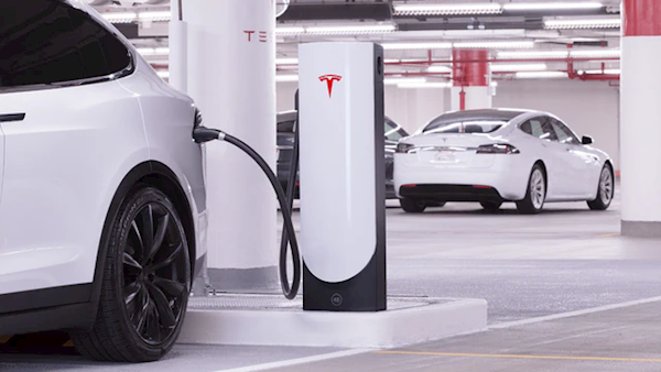 特斯拉V4超級(jí)充電樁明年登陸中國：Semi卡車充電功率能飆到1200kW