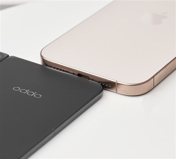 全球薄折疊屏！OPPO Find N5真機現(xiàn)身：薄到無敵