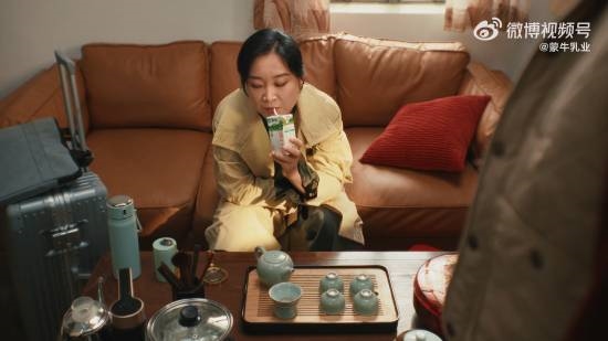 賈玲蒙牛賀歲短片《你的強(qiáng)回來(lái)了》上線 身材管理到位