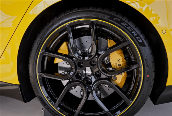 看完小米SU7 Ultra的實(shí)車：我覺得賣80萬真不算貴