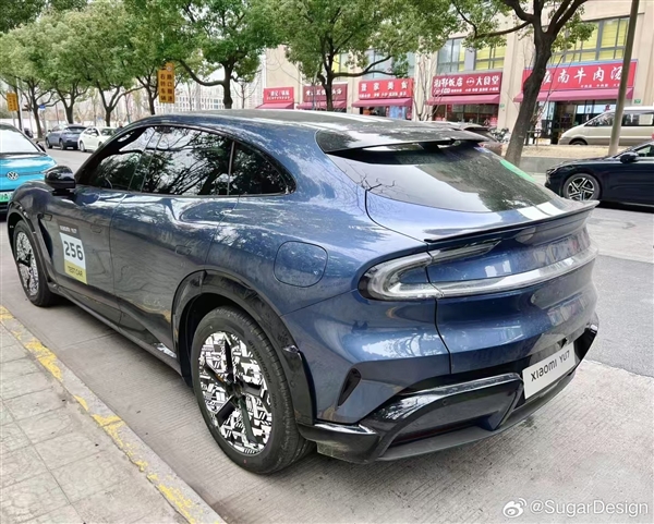 小米YU7迄今近距離實(shí)拍照曝光:各種細(xì)節(jié)全有了