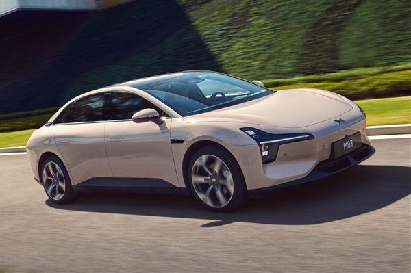 何小鵬預(yù)告小鵬MONA Max 5月交付：頂尖智駕前所未有