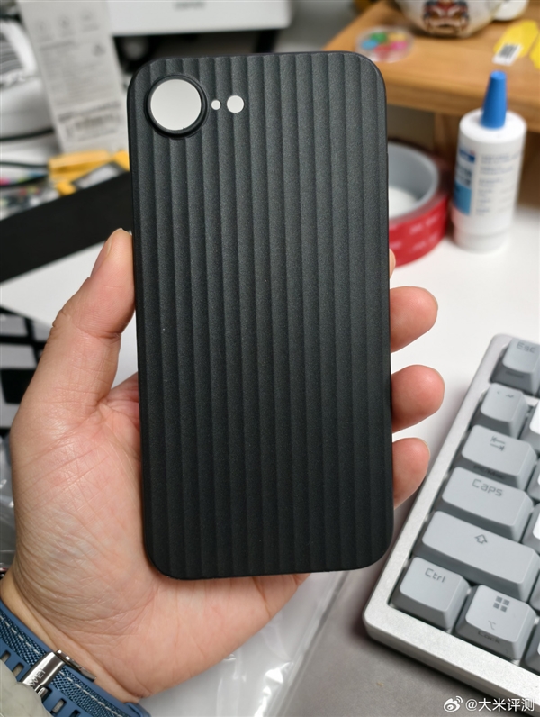 今年便宜的蘋果手機(jī)！iPhone SE 4保護(hù)殼現(xiàn)身