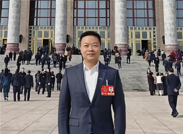 何小鵬兩會(huì)提了4條建議：包含機(jī)器人、航空器及自動(dòng)駕駛