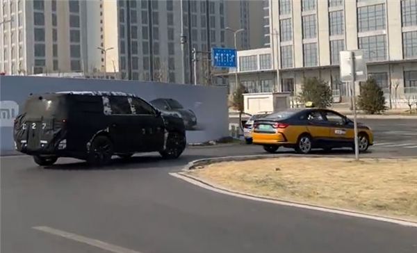 小孩哥喊話(huà)雷軍出一款全家出行的車(chē)：已在測(cè)試 預(yù)計(jì)明年發(fā)